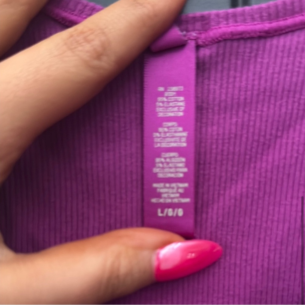 SKIMS Vibrant Pink Fitted Ribbed Crop Tank Top - Picture 4 of 4